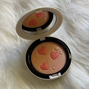 MAC Cosmetics Archie’s Girls Pearlmatte Flatter Me